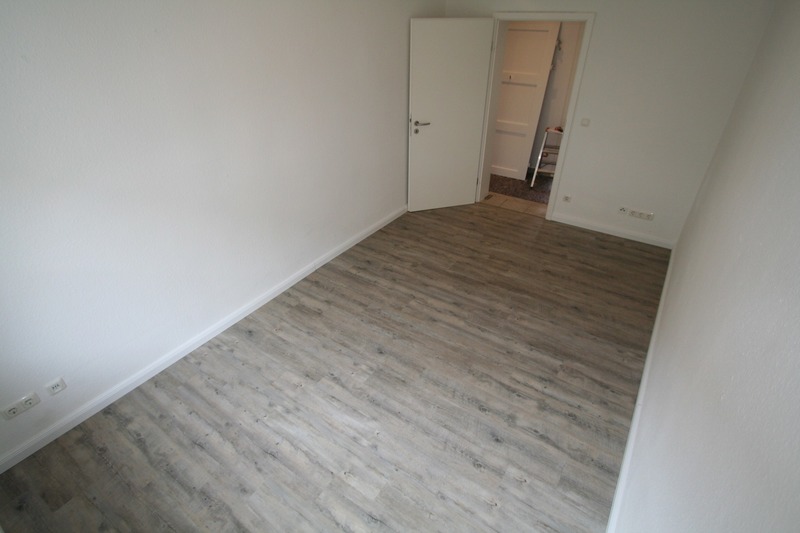 Lichtdurchflutete 3-Zimmer Wohnung in der Curiesiedlung mit Tiefgarage und Gartenblick - Photo 2